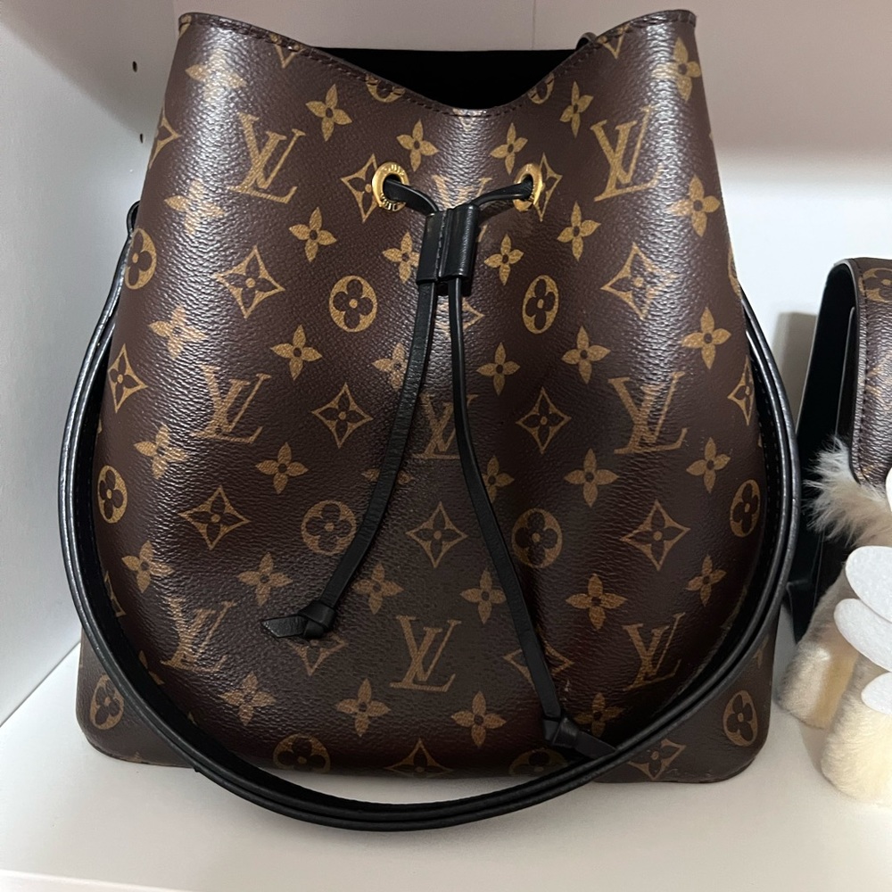 Louis Vuitton neo noe black